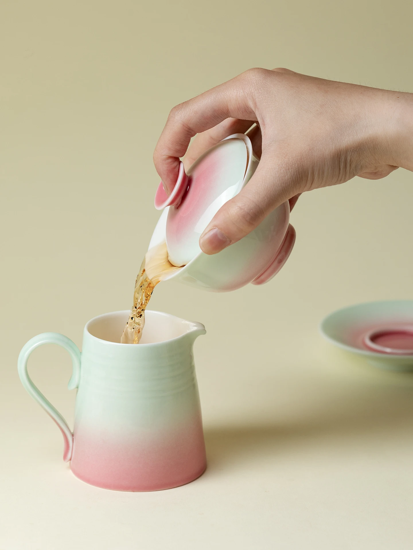 Japanese Style Shadow Powder Ceramic Gaiwan Xiaoqing New High-Looking Tea Brewing Bowl Kung Fu Set Drinking Ceremony
Japanese Style Shadow Powder Ceramic Gaiwan Xiaoqing New High-Looking Tea Brewing Bowl Kung Fu Set Drinking Ceremony
