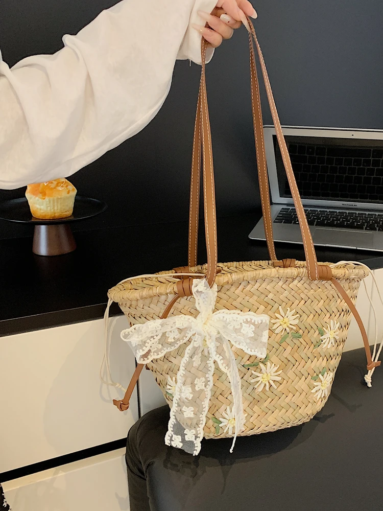 2025 New Women's Large Capaci St Woven oulder Bag with Silk Scarf Commuter Basket Sle Casual Handbag Korean Sle 
2025 New Women's Large Capaci St Woven oulder Bag with Silk Scarf Commuter Basket Sle Casual Handbag Korean Sle
