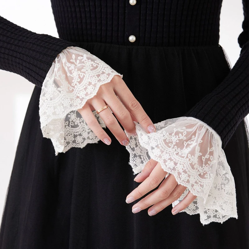 White Mesh Flower Hand Sleeves to make Nail photos Detachable Decorative Horn Cuffs Nail Advertising Tool Nail Tech Prop
White Mesh Flower Hand Sleeves to make Nail photos Detachable Decorative Horn Cuffs Nail Advertising Tool Nail Tech Prop