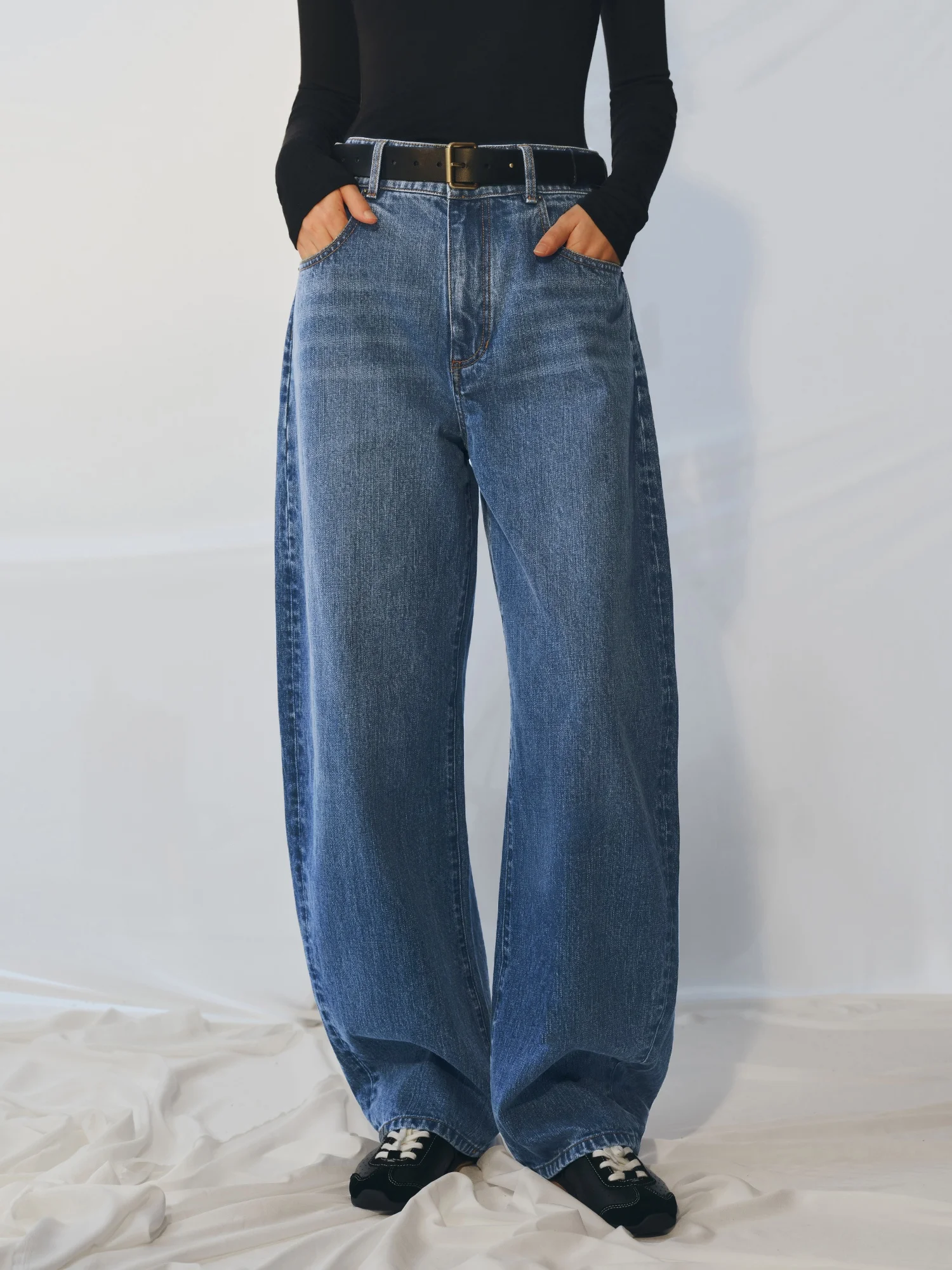 DMON Vintage Casual Denim Jeans l Blue Dyeing Weaving hine Antique Texture Tee-dimensional Ladies Jeans
DMON Vintage Casual Denim Jeans l Blue Dyeing Weaving hine Antique Texture Tee-dimensional Ladies Jeans