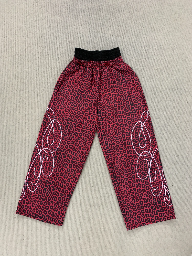 New loose Y2K leopard print design with elastic punk embroidery rope casual pants for men in the summer of 2026
New loose Y2K leopard print design with elastic punk embroidery rope casual pants for men in the summer of 2026