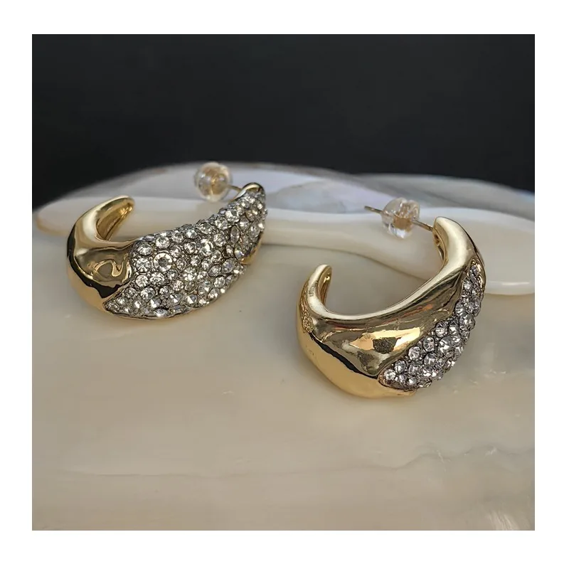 Wind Design Personalized Fashion Shape Plated Real Gold Diamond Exquisite Simple Eye-catching Wind Niche Stud Earrings
Wind Design Personalized Fashion Shape Plated Real Gold Diamond Exquisite Simple Eye-catching Wind Niche Stud Earrings