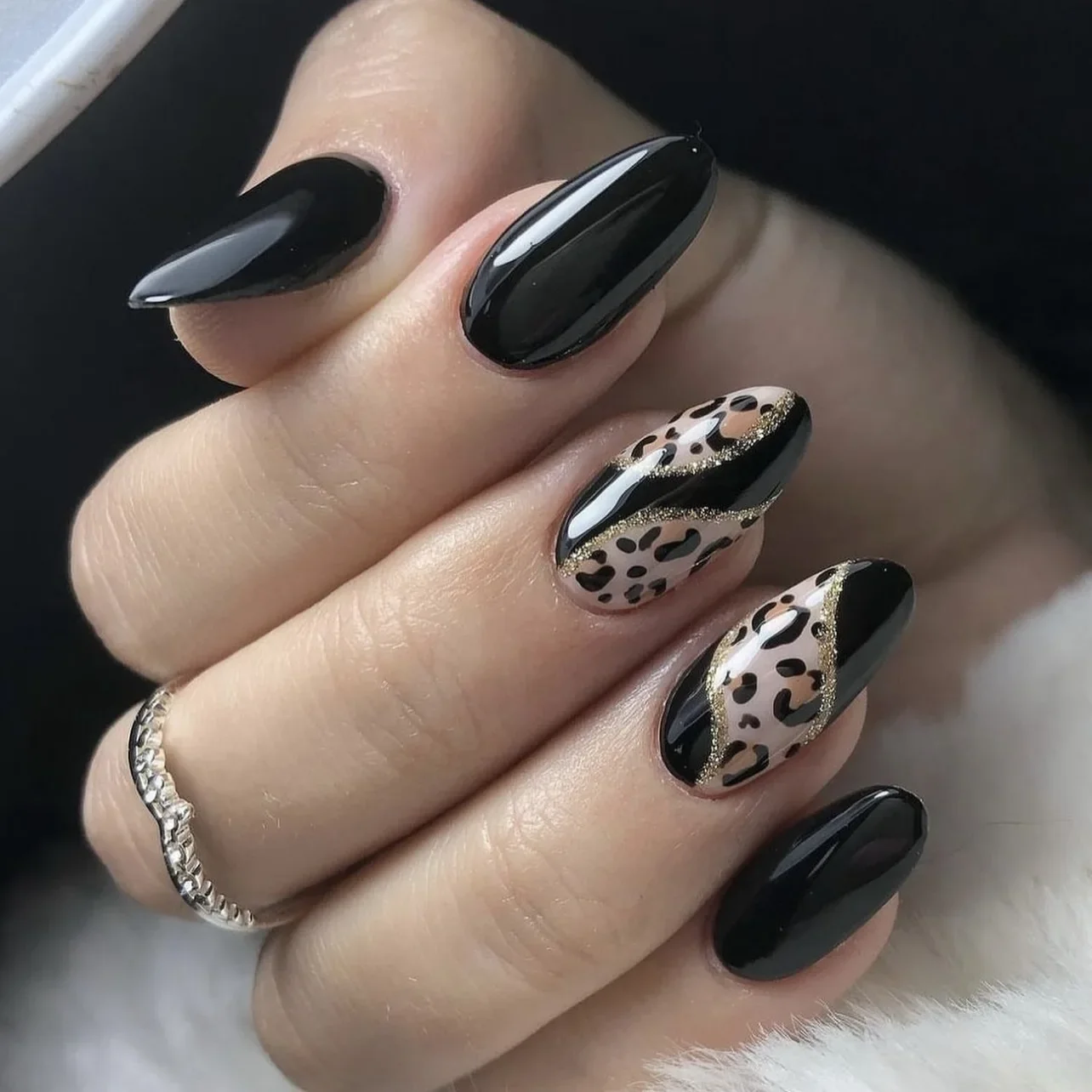 French Glitter Leopard Print Splicing Black Nail Art Chic Solid Color Fake Nails Detachable Finished False Nails Press on Nails
French Glitter Leopard Print Splicing Black Nail Art Chic Solid Color Fake Nails Detachable Finished False Nails Press on Nails