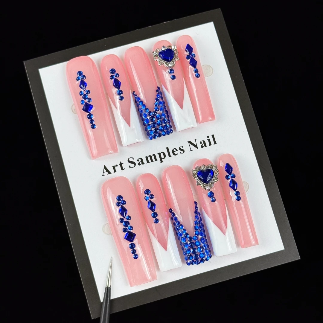 10pcs high-end Court retro style, hand-painted three-dimensional heart-shaped sparkling diamonds, dazzling blue gemstone overlay
10pcs high-end Court retro style, hand-painted three-dimensional heart-shaped sparkling diamonds, dazzling blue gemstone overlay