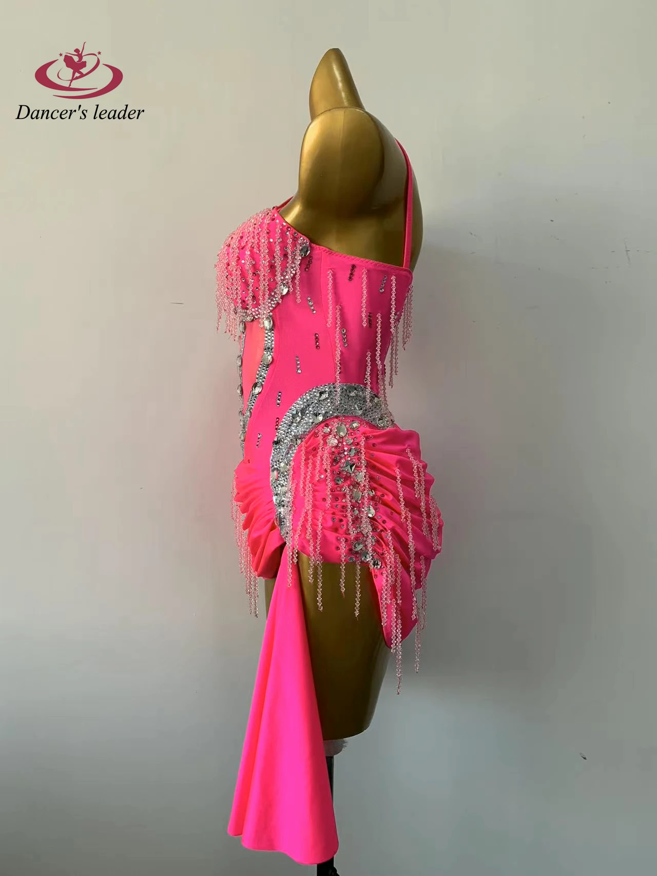 Платье для латинских танцев для взрослых и детей, высококачественная женская профессиональная одежда для танго с кисточками и кристаллами по индивидуальному заказу
Платье для латинских танцев для взрослых и детей, высококачественная женская профессиональная одежда для танго с кисточками и кристаллами по индивидуальному заказу