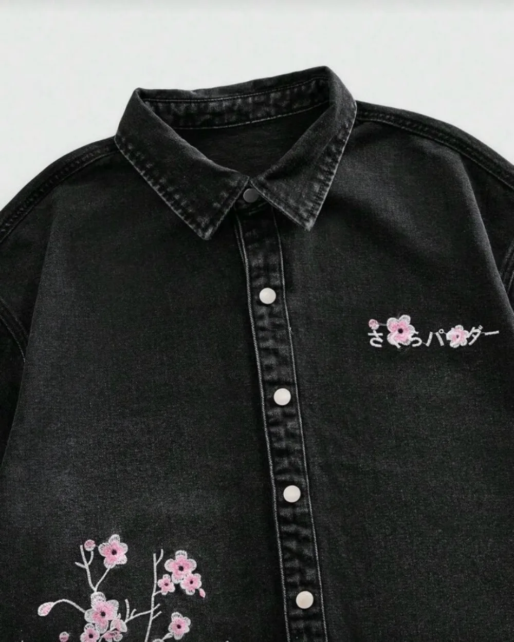 Men's Short Sleeve Jeans Lined Japanese Cherry Blossom Embroidered Shirt Washed Denim 100% Cotton Black Cardigan Streetwear
Men's Short Sleeve Jeans Lined Japanese Cherry Blossom Embroidered Shirt Washed Denim 100% Cotton Black Cardigan Streetwear