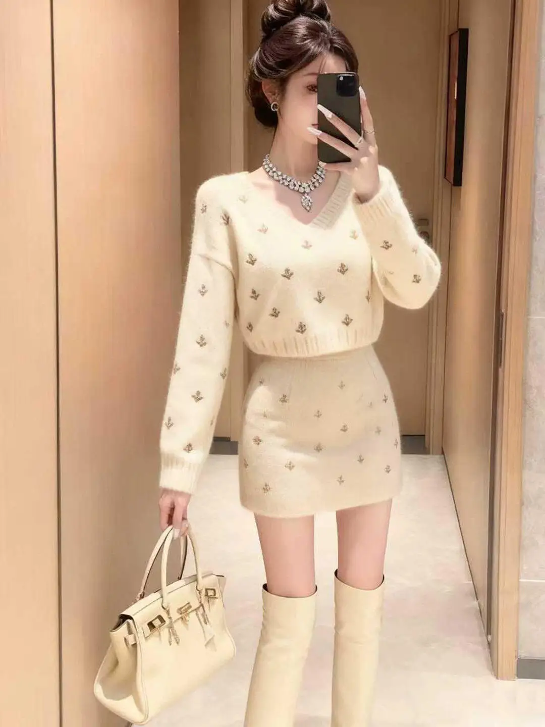 Elegant V-Neck Knitted Set Women's Unique Beautiful Superb High Waist Bodycon Skirt Two-Piece Set Commute Style Korean F...
Elegant V-Neck Knitted Set Women's Unique Beautiful Superb High Waist Bodycon Skirt Two-Piece Set Commute Style Korean F...