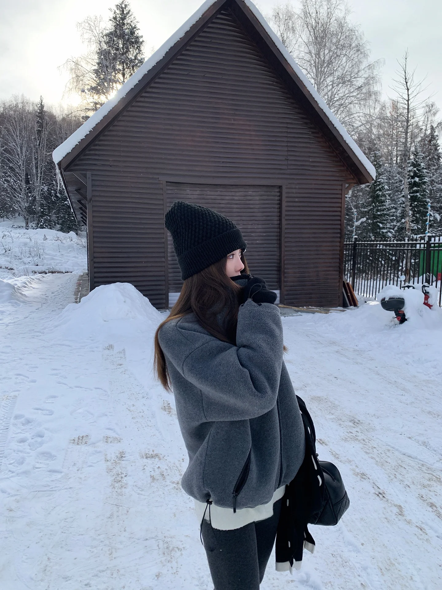 Повседневная свободная толстовка с капюшоном на шнурке, утепленная, с принтом «Белый боб» и «Птица-колибри» для женщин
Повседневная свободная толстовка с капюшоном на шнурке, утепленная, с принтом «Белый боб» и «Птица-колибри» для женщин