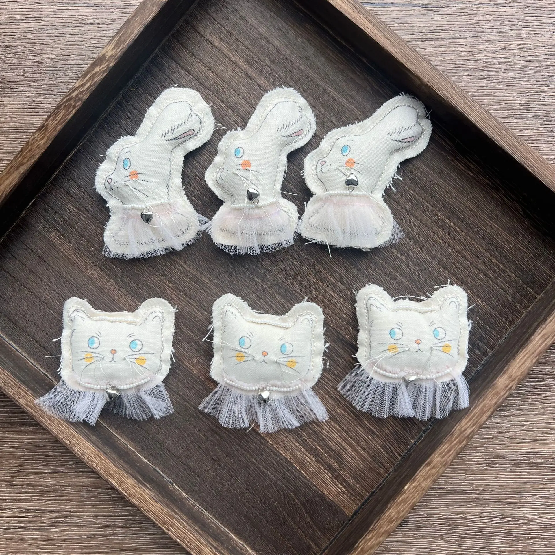 Embroidered Fabric Cat Brooch Pin Cute Cartoon Plush DIY for Socks Slippers Hat Bag Decoration Accessory
Embroidered Fabric Cat Brooch Pin Cute Cartoon Plush DIY for Socks Slippers Hat Bag Decoration Accessory