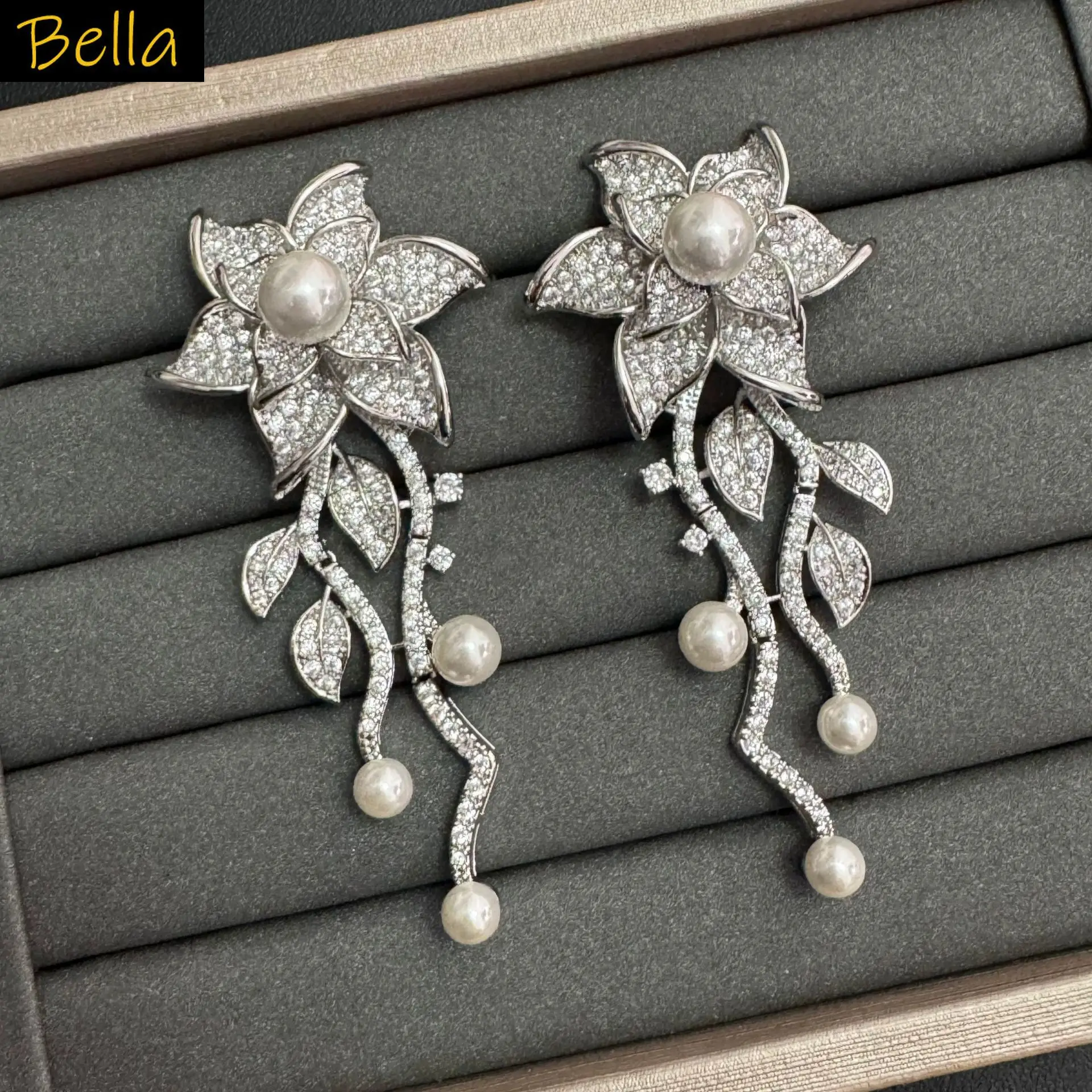 fashion cubic zirconia earrings for women shiny jewelry gold silver color flower dangling earrings gala event dinner party
fashion cubic zirconia earrings for women shiny jewelry gold silver color flower dangling earrings gala event dinner party