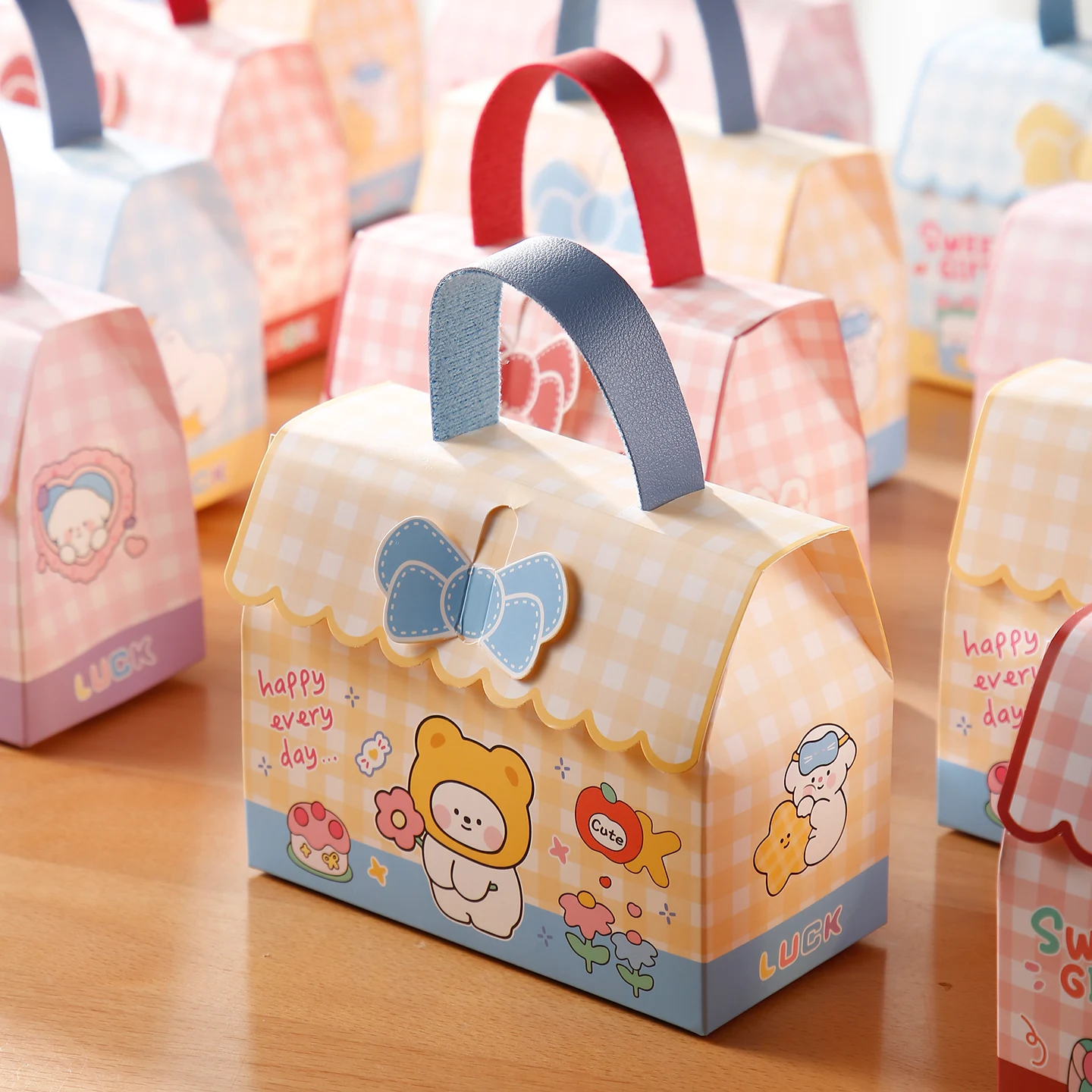 20 шт./лот, креативный клетчатый бант, полнолуние/первый подарок на день рождения, пустая коробка, портативный милый узор, маленькая подарочная упаковочная коробка
20 шт./лот, креативный клетчатый бант, полнолуние/первый подарок на день рождения, пустая коробка, портативный милый узор, маленькая подарочная упаковочная коробка