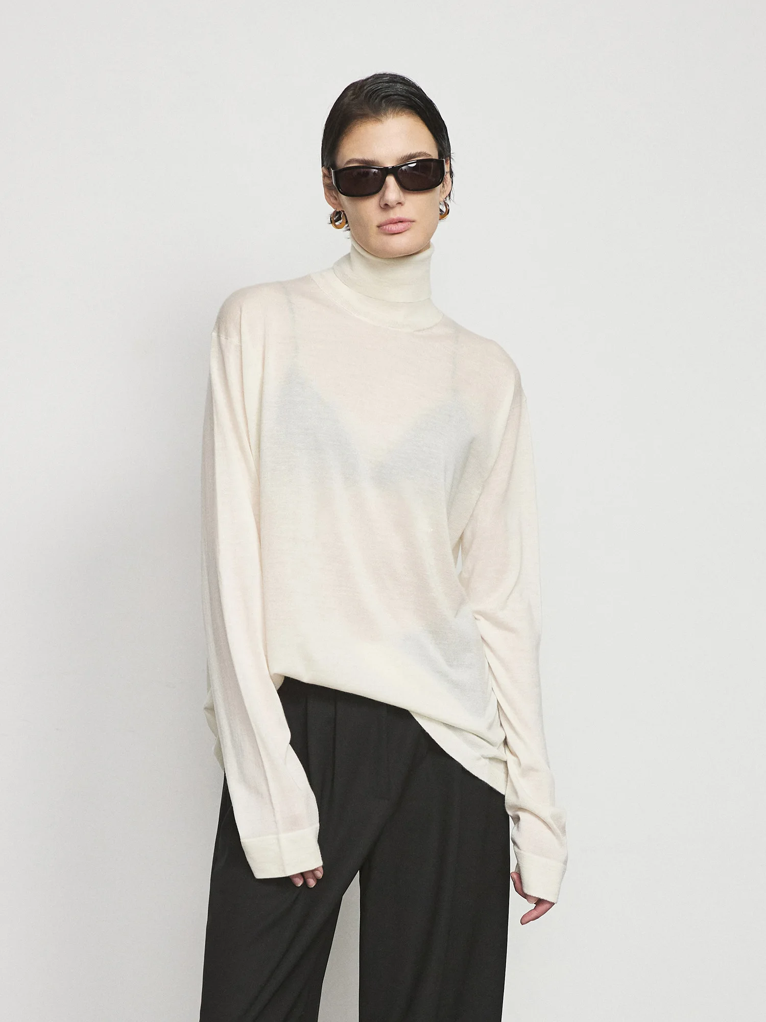 High-Neck Knitted Sweater Base Layer Top for Women Casual Loose Fit Long Sleeve Short Style Autumn Spring Fashion
High-Neck Knitted Sweater Base Layer Top for Women Casual Loose Fit Long Sleeve Short Style Autumn Spring Fashion