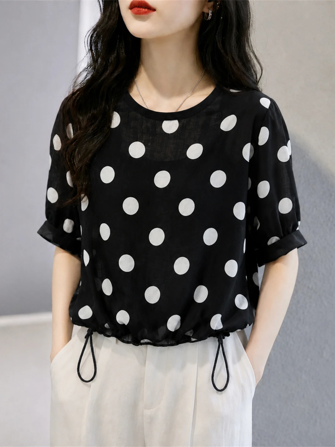 Trendy Contrast Color Polka Dot Lazy Style Top round Neck Drawstring Women's Shirt Korean Version Straight Cut Summer Fashion
Trendy Contrast Color Polka Dot Lazy Style Top round Neck Drawstring Women's Shirt Korean Version Straight Cut Summer Fashion