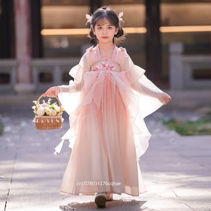 Children's Hanfu Chinese antique catwalk performance heavy industry dress
Children's Hanfu Chinese antique catwalk performance heavy industry dress