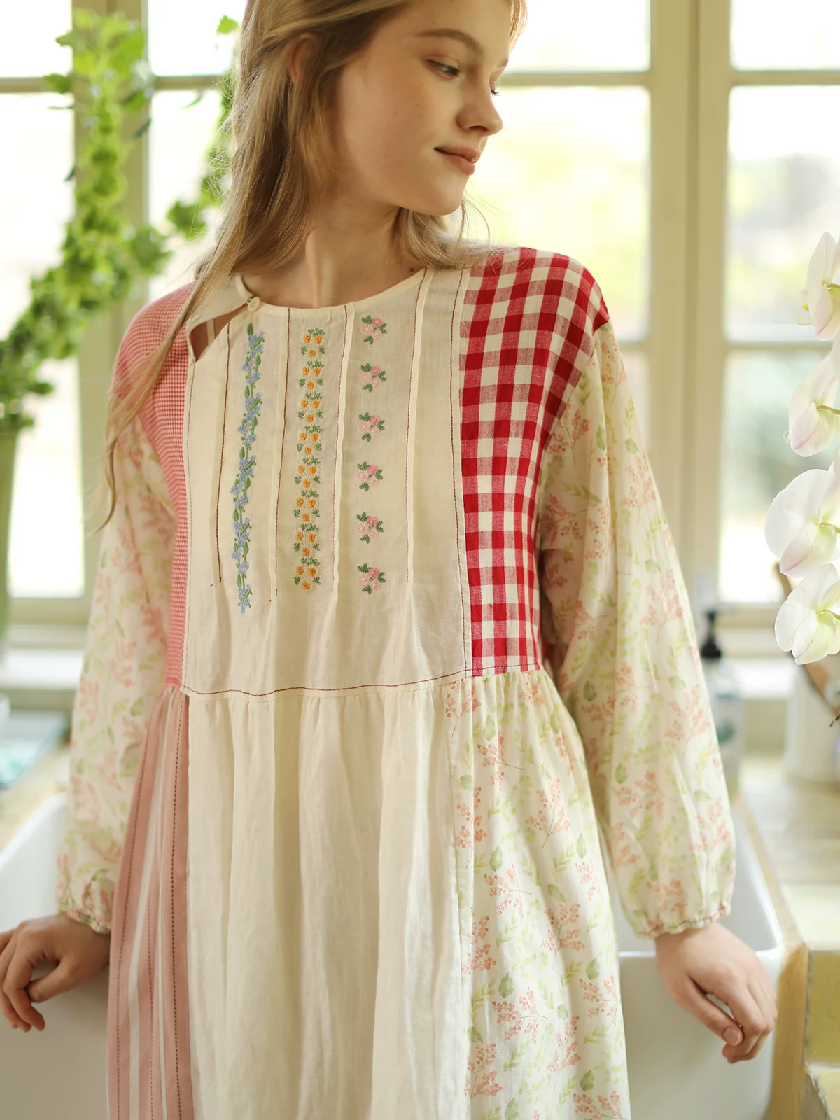 Spring Summer Women Elegant Forest Embroidery, French Country Patchwork, Double-Pocket Loose Dress
Spring Summer Women Elegant Forest Embroidery, French Country Patchwork, Double-Pocket Loose Dress