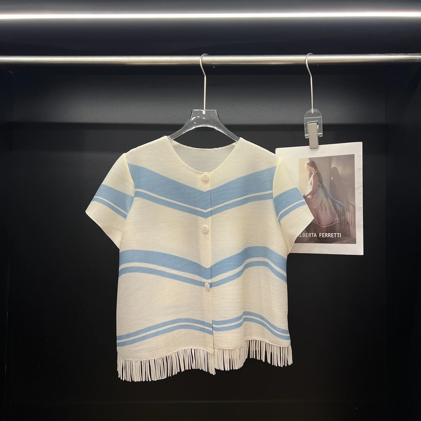 Miyake Pleated Striped Cardigan 2025 Summer New Skinny Design Hem Tassel Shirt T-Shirt
Miyake Pleated Striped Cardigan 2025 Summer New Skinny Design Hem Tassel Shirt T-Shirt