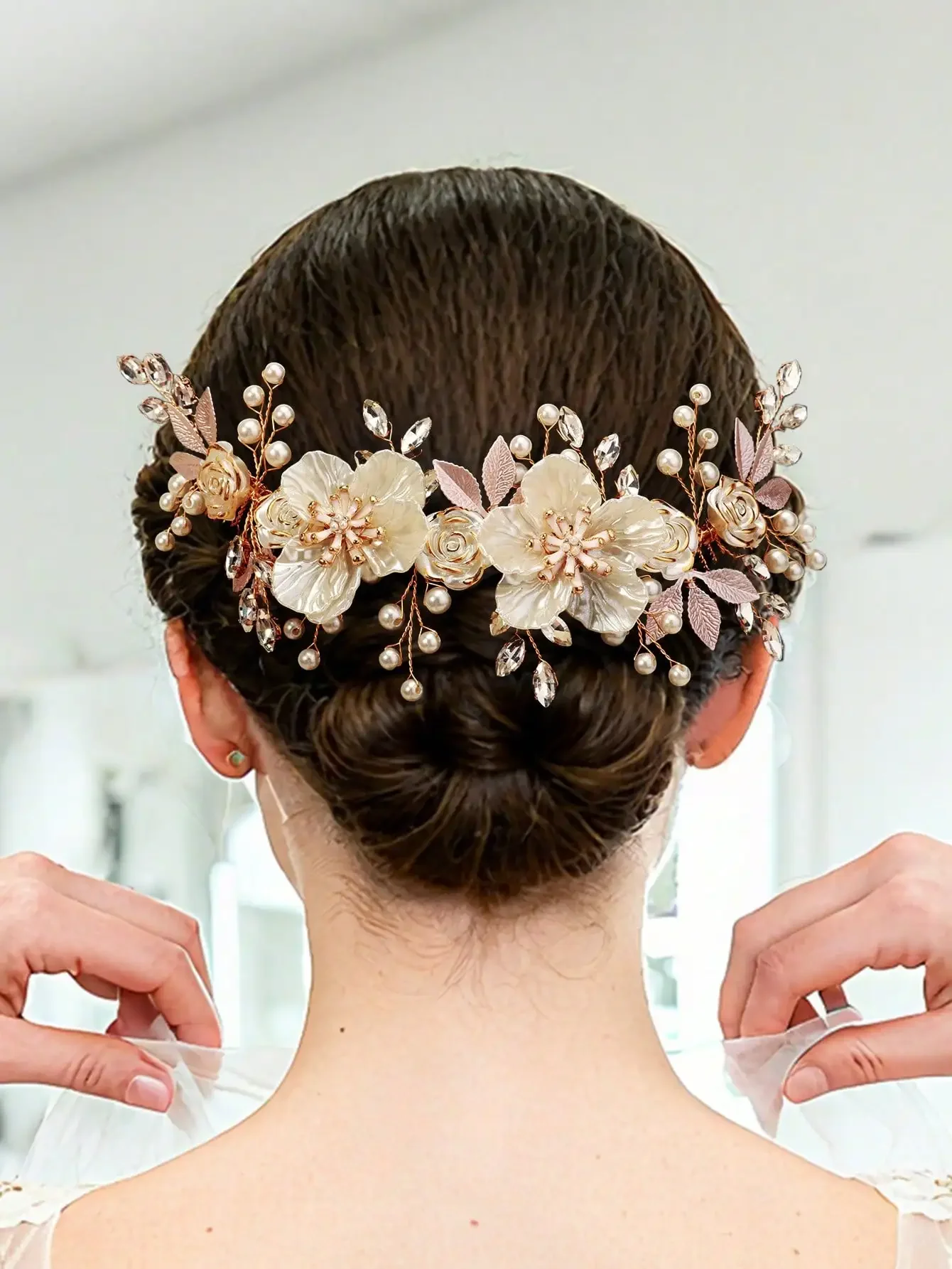 1pc Elegant Floral Pearl Decor Double-Comb Headband, Women's Wedding Updo Hairstyle Accessory, Vintage Palace Style Classic Headdress
1pc Elegant Floral Pearl Decor Double-Comb Headband, Women's Wedding Updo Hairstyle Accessory, Vintage Palace Style Classic Headdress