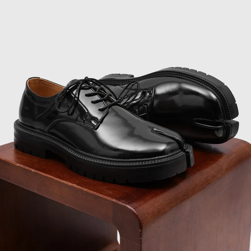 High-end Designer Split Toe Tabi Men's Sneakers and Casual Shoes Fashion Retro British Style Derby Men's Shoes Tenis Masculino
High-end Designer Split Toe Tabi Men's Sneakers and Casual Shoes Fashion Retro British Style Derby Men's Shoes Tenis Masculino