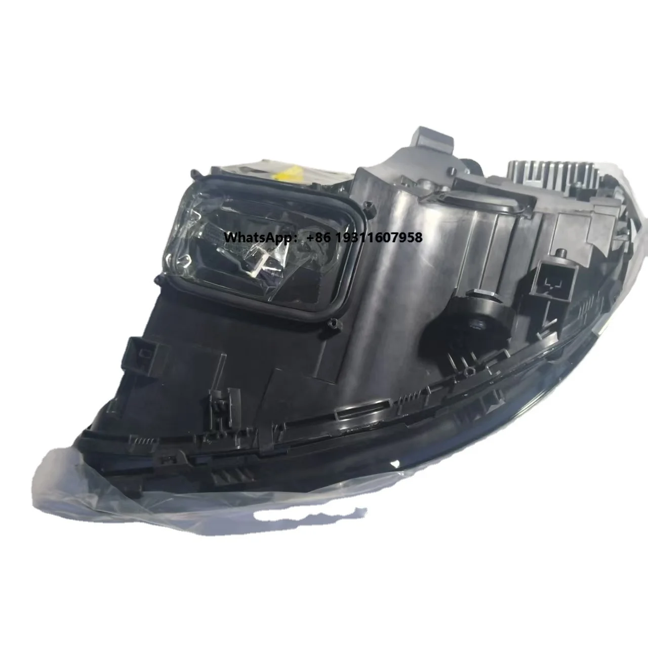 The Right Front Headlight of the Mercedes A2059068002 Car with High Quality and Perfect Condition
The Right Front Headlight of the Mercedes A2059068002 Car with High Quality and Perfect Condition