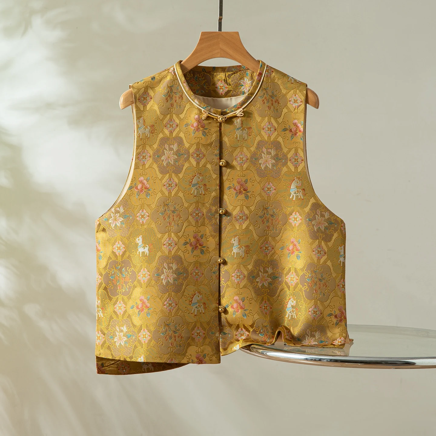 Silk Sown Jin round Ne Women's Vest Outerwear Spring Commute Sle Single Button Closure Traditional Chinese Faion
Silk Sown Jin round Ne Women's Vest Outerwear Spring Commute Sle Single Button Closure Traditional Chinese Faion