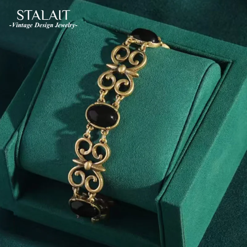 Vintage Black Agate Butterfly Bracelet Antique Gold Color Oval Jewelry Woman Luxury Designers Summer Accessories 2025 New
Vintage Black Agate Butterfly Bracelet Antique Gold Color Oval Jewelry Woman Luxury Designers Summer Accessories 2025 New