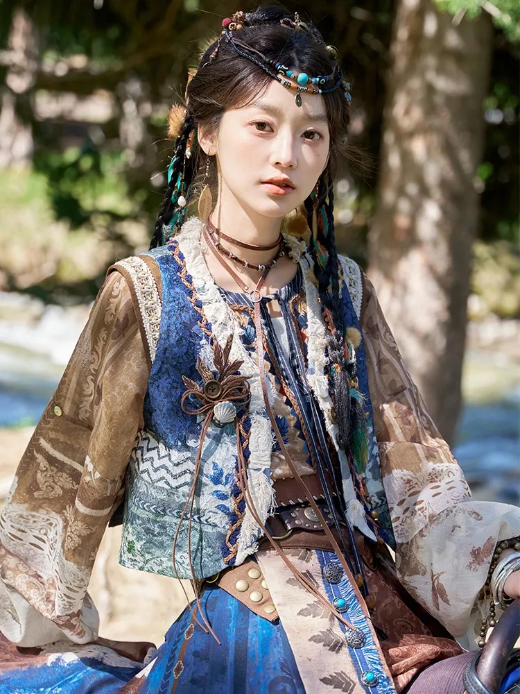 Exotic style embroidered waistcoat round neck blouse torn skirt Hanfu for women
Exotic style embroidered waistcoat round neck blouse torn skirt Hanfu for women