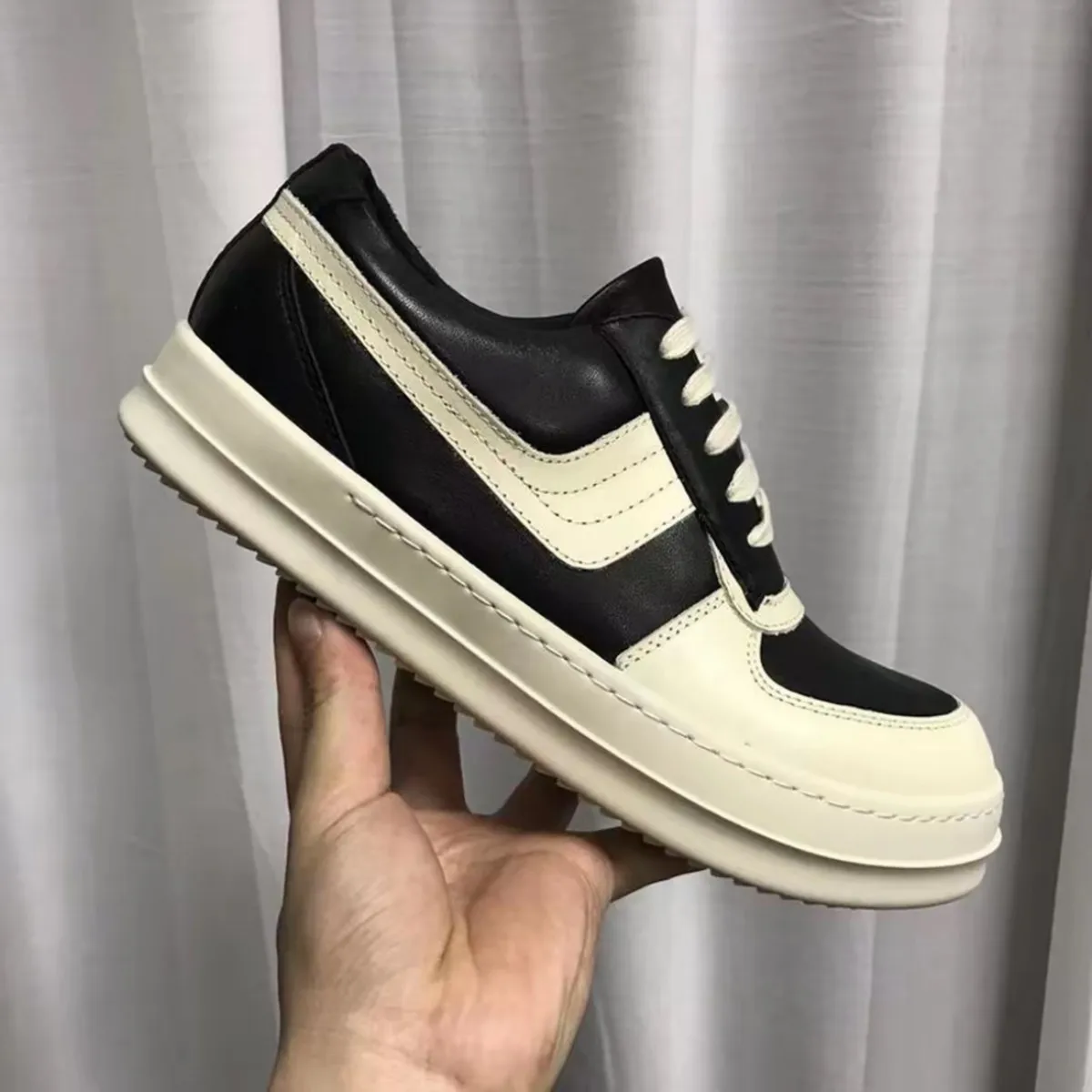 Ro Designer Black White Leather Low Top Shoe Quality Men Shoes Women Casual Sneaker Lace Up Flat Sneakers
Ro Designer Black White Leather Low Top Shoe Quality Men Shoes Women Casual Sneaker Lace Up Flat Sneakers