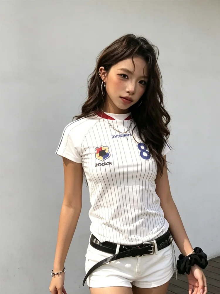 Y2k aesthetic contrasting striped shoulder sports jersey short sleeved t-shirt women's summer new slim fit and slimming hot girl
Y2k aesthetic contrasting striped shoulder sports jersey short sleeved t-shirt women's summer new slim fit and slimming hot girl