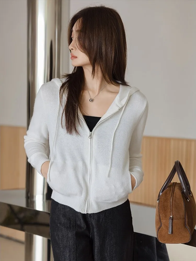 Женское шерстяное вязаное пальто с капюшоном, длинными рукавами, белое, маленького размера, весеннее, модное, для повседневной носки, в корейском стиле
Женское шерстяное вязаное пальто с капюшоном, длинными рукавами, белое, маленького размера, весеннее, модное, для повседневной носки, в корейском стиле