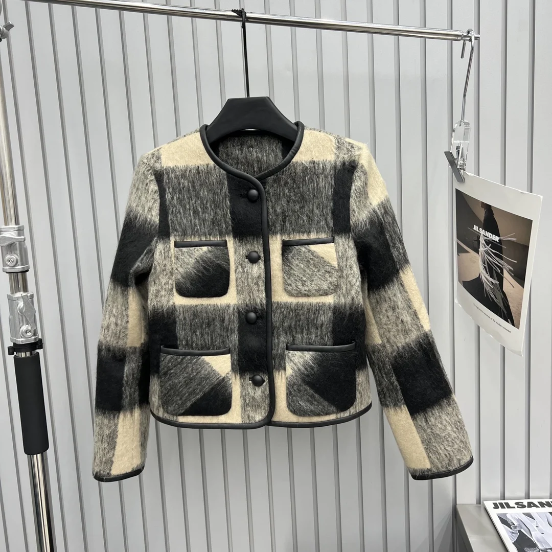 EVACANDIS Casual Plaid Wool Blends Coat Women New O-Neck Single Breasted Hit Color Office Lady Tops Elegant Chic High Quality
EVACANDIS Casual Plaid Wool Blends Coat Women New O-Neck Single Breasted Hit Color Office Lady Tops Elegant Chic High Quality