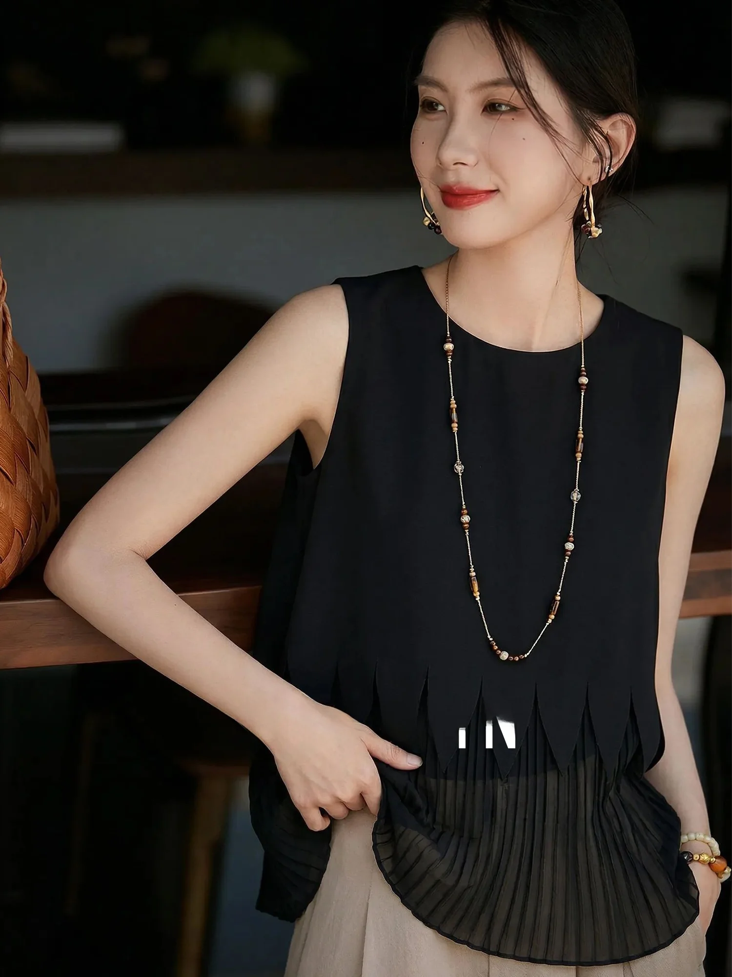 Chivirin Stylish Sleeveless round Neck T-Shirt Women's Black Slimming Summer Fashion Top Comfortable Breathable Polyester
Chivirin Stylish Sleeveless round Neck T-Shirt Women's Black Slimming Summer Fashion Top Comfortable Breathable Polyester