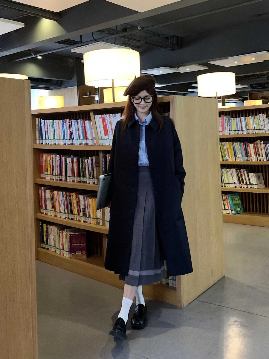 Ретро-пальто в японском стиле для женщин, цвет «синий квази-цветок», с воротником-стойкой, длинное, средней длины, в корейском повседневном стиле, из полиэстера...
Ретро-пальто в японском стиле для женщин, цвет «синий квази-цветок», с воротником-стойкой, длинное, средней длины, в корейском повседневном стиле, из полиэстера...