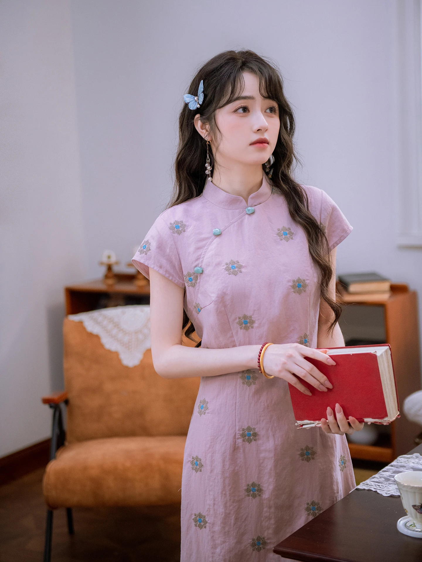 Renewal Feng Gu New Chinese Style Women's Long Qipao Dress Low Slit Embroidery Group Flower Elegant Personality Split Dress
Renewal Feng Gu New Chinese Style Women's Long Qipao Dress Low Slit Embroidery Group Flower Elegant Personality Split Dress