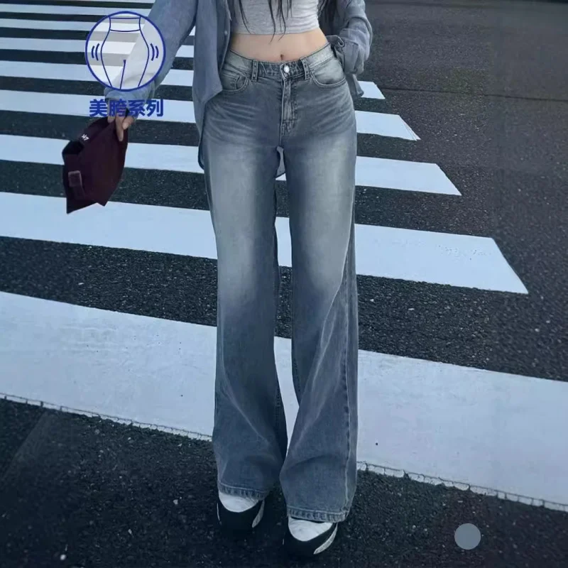 Retro light blue low-waist jeans with a high hip design, Korean style, new model, washed and distressed, flattering leg shape, s
Retro light blue low-waist jeans with a high hip design, Korean style, new model, washed and distressed, flattering leg shape, s