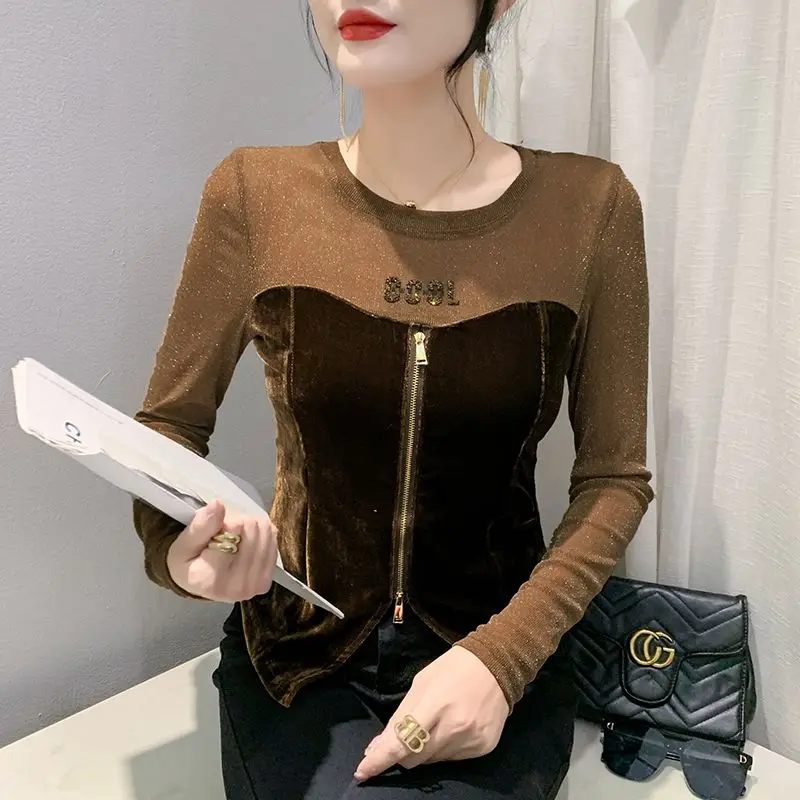 Темпераментная сетчатая бархатная футболка с длинными рукавами для женщин с модным и универсальным тонким топом-рубашкой
Темпераментная сетчатая бархатная футболка с длинными рукавами для женщин с модным и универсальным тонким топом-рубашкой