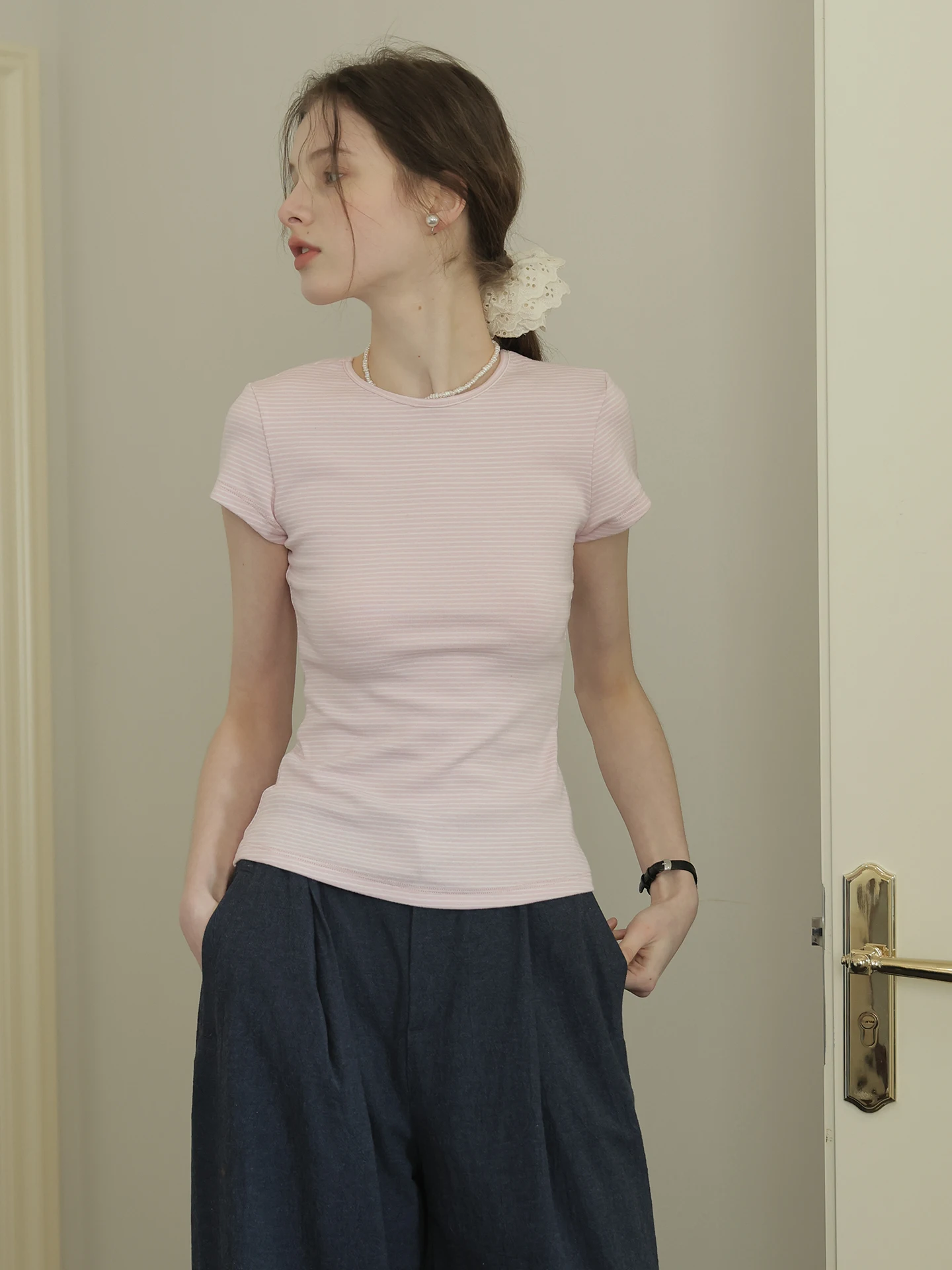 Spring White Retro Pink Shoulder Stripe Short Sleeve T-Shirt Women's Summer Slimming Pure Desire round Neck Top Casual Style ...
Spring White Retro Pink Shoulder Stripe Short Sleeve T-Shirt Women's Summer Slimming Pure Desire round Neck Top Casual Style ...