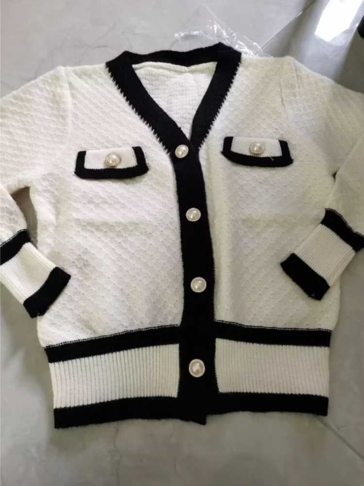 Retro Patchwork Sweaters Women Single Breasted Elegant Vintage Knitwear Simple Autumn Casual Cozy V-neck Ulzzang College Trendy
Retro Patchwork Sweaters Women Single Breasted Elegant Vintage Knitwear Simple Autumn Casual Cozy V-neck Ulzzang College Trendy