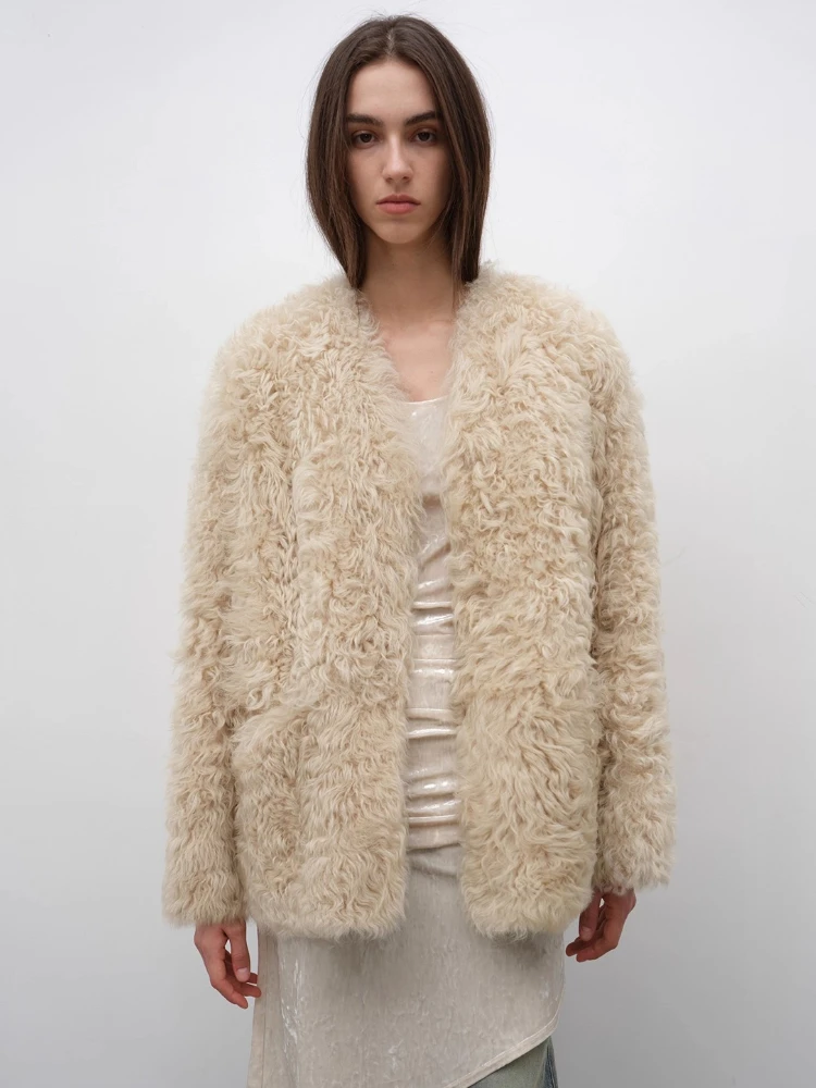 High-end Luxury Toscana Lamb Fur Winter Fluffy Jackets for Women Simple Elegant V-neck Loose Soft Genuine Leather Real Fur Coat
High-end Luxury Toscana Lamb Fur Winter Fluffy Jackets for Women Simple Elegant V-neck Loose Soft Genuine Leather Real Fur Coat