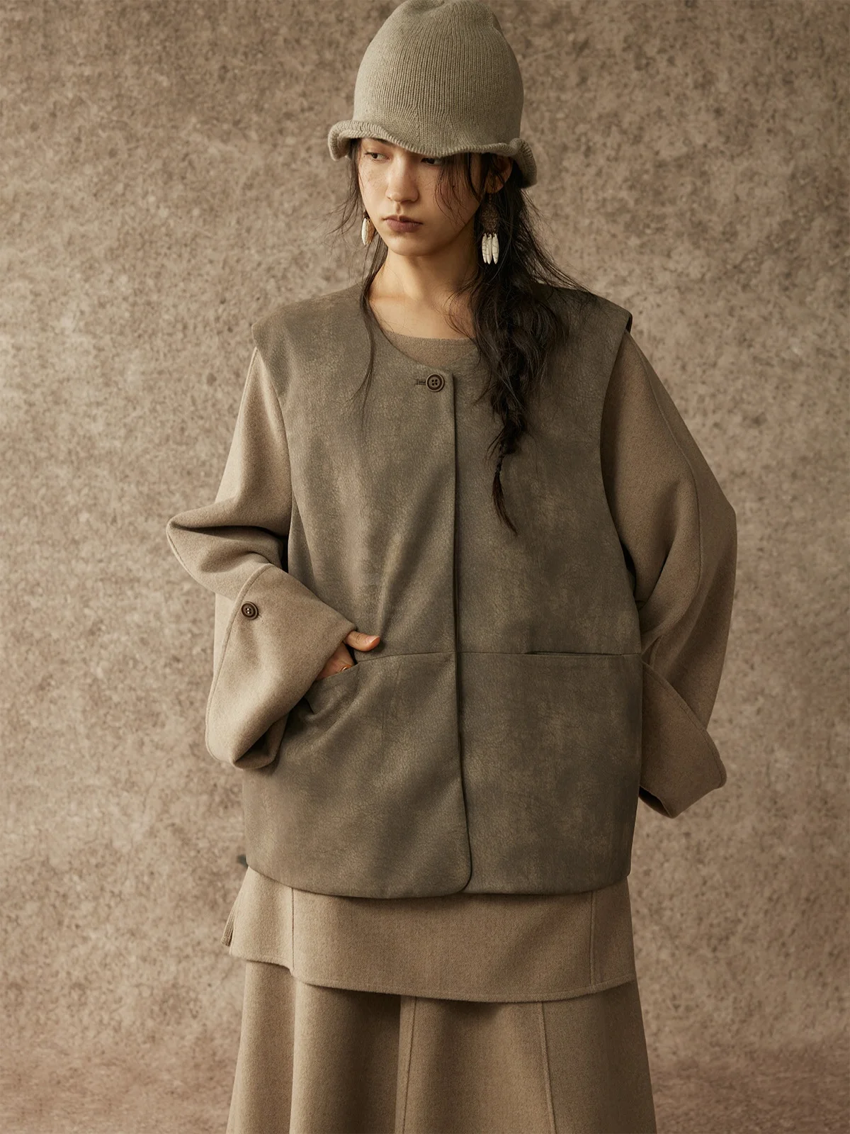 alpa Lew Handmade Faded Matte Leather Vest Chinese Sle Women's Outerwear Stand Fit round Ne Button Closure
alpa Lew Handmade Faded Matte Leather Vest Chinese Sle Women's Outerwear Stand Fit round Ne Button Closure
