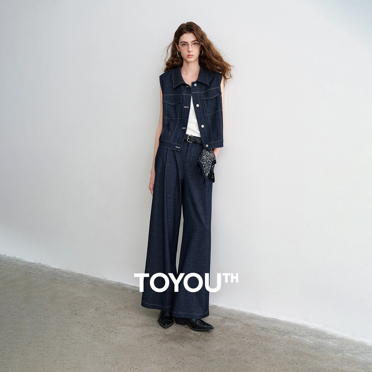 TOYOUTH Женский костюм из искусственного денима 2026, весенний новый карго-стиль, контрастный цвет, жилет с вышивкой сверху и широкие брюки, комплект из двух предметов
TOYOUTH Женский костюм из искусственного денима 2026, весенний новый карго-стиль, контрастный цвет, жилет с вышивкой сверху и широкие брюки, комплект из двух предметов