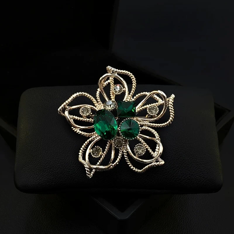 Vintage Baroque Flower Brooch for Women Green Crystal Rhinestone Large Lapel Pin Elegant Luxury Coat Sweater Gift Accessory 1891
Vintage Baroque Flower Brooch for Women Green Crystal Rhinestone Large Lapel Pin Elegant Luxury Coat Sweater Gift Accessory 1891