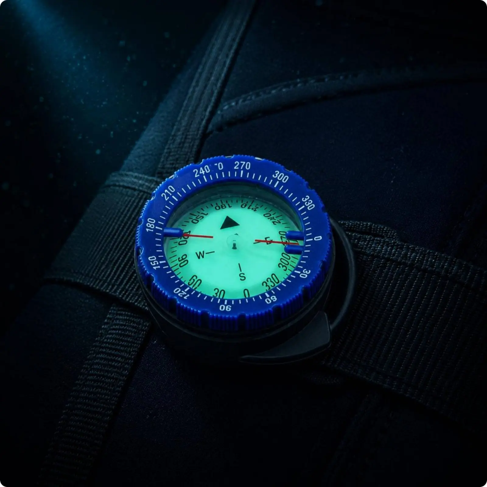 Hose Mount Compass Liquid Filled Dive Compass Direction Locator Night Use Marine Gear High Precision for Divers
Hose Mount Compass Liquid Filled Dive Compass Direction Locator Night Use Marine Gear High Precision for Divers