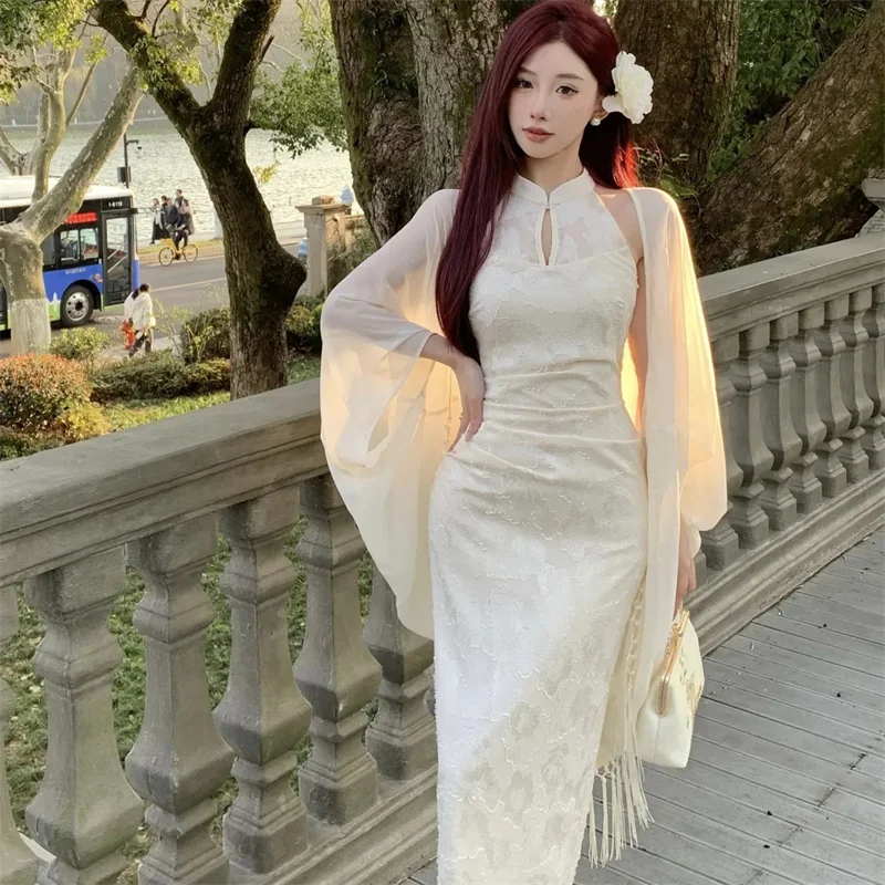 New Chinese Style Dress Set For Women in Spring And Summer With a Refreshing and Retro Feel Cheongsam White Long Skirt Cardigan
New Chinese Style Dress Set For Women in Spring And Summer With a Refreshing and Retro Feel Cheongsam White Long Skirt Cardigan