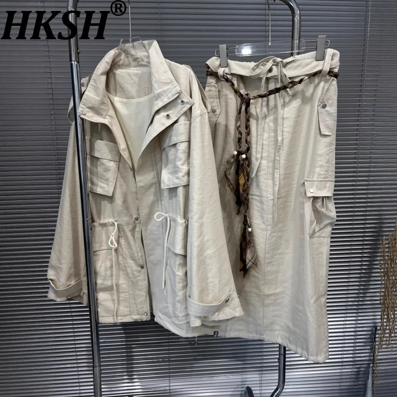 HKSH Spring Autumn New Women Trench Coat Stand Collar Waist Drawstring Safari Style Jacket Multi-pocket Casual Y2K Skirt HK12193
HKSH Spring Autumn New Women Trench Coat Stand Collar Waist Drawstring Safari Style Jacket Multi-pocket Casual Y2K Skirt HK12193