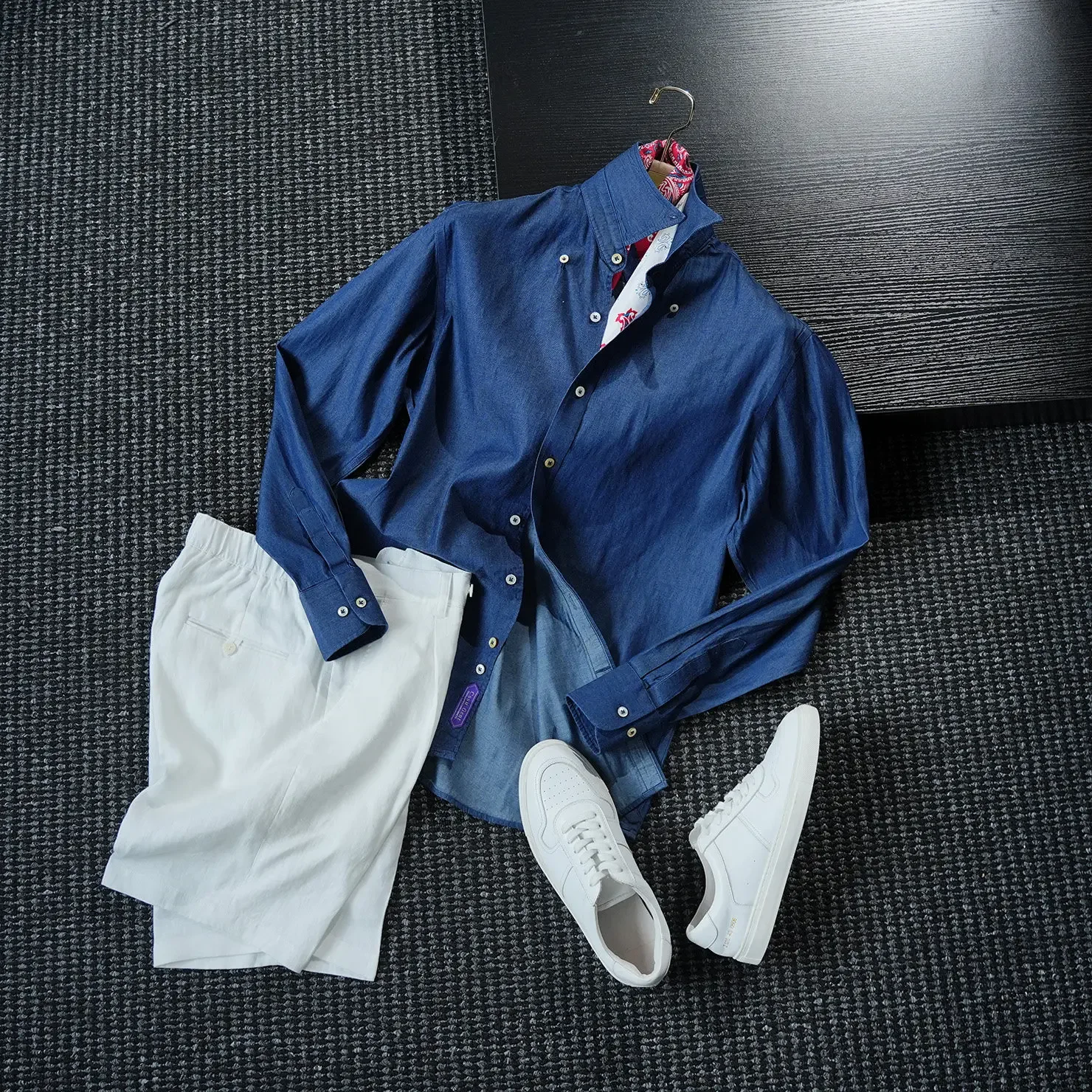 Washed pure cotton eagle grab button denim shirt men's and gentlemen's elegant business ruffian shirt
Washed pure cotton eagle grab button denim shirt men's and gentlemen's elegant business ruffian shirt