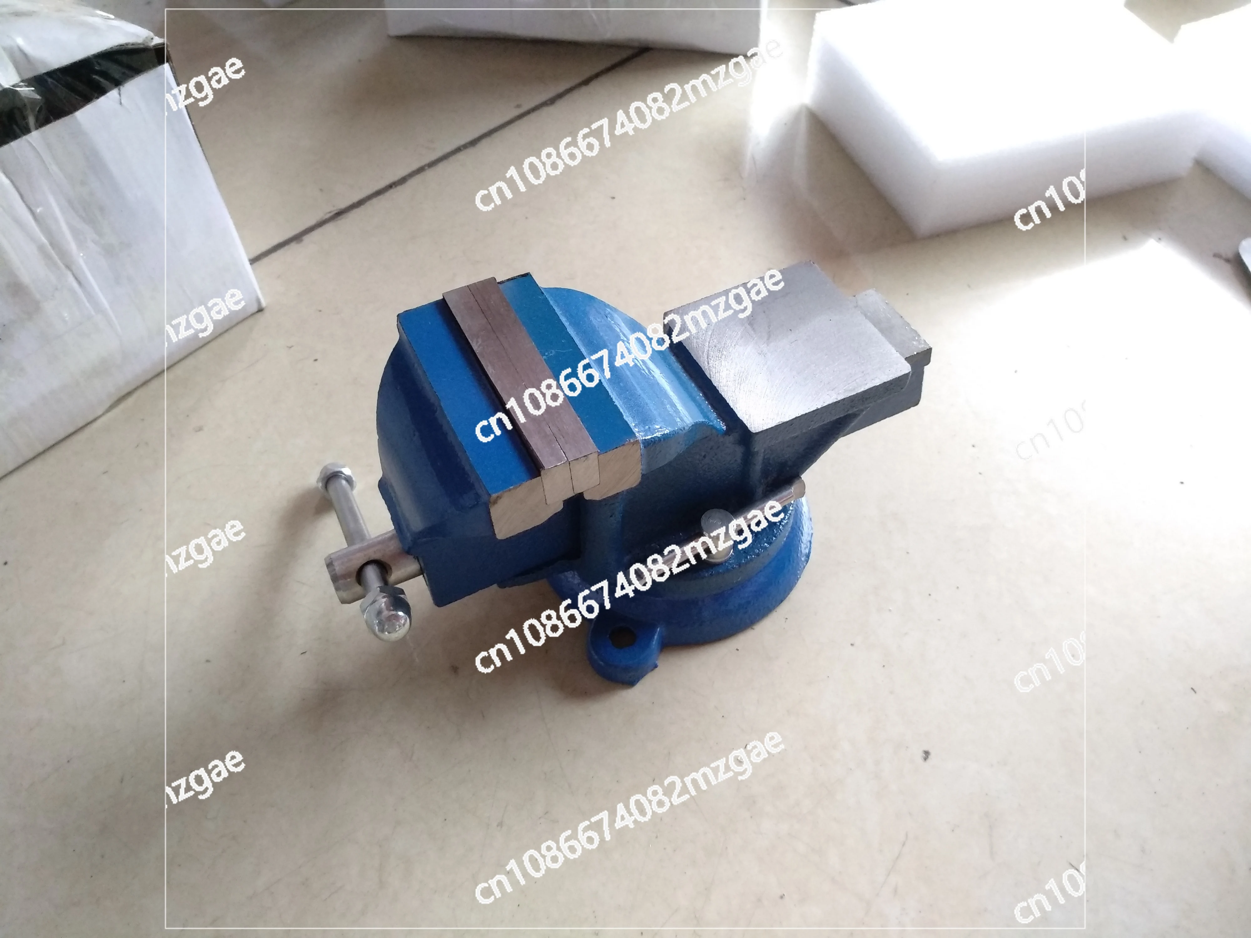 Factory direct cast iron 3 inch 75MM extra light movable vice with anvil small vice
Factory direct cast iron 3 inch 75MM extra light movable vice with anvil small vice