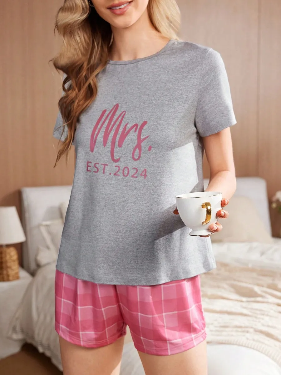 Women Mrs Est 2024 Letter Print Round Neck Short Sleeve Sleep Top And Plaid Shorts Pajama Set
Women Mrs Est 2024 Letter Print Round Neck Short Sleeve Sleep Top And Plaid Shorts Pajama Set