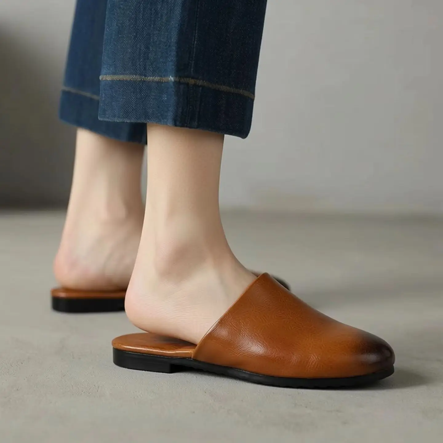2026 Summer New Style Handmade Genuine Leather Women's Shoes, Vintage Round-Toe Low-Heel Half Slippers, Women's Leather Slippers
2026 Summer New Style Handmade Genuine Leather Women's Shoes, Vintage Round-Toe Low-Heel Half Slippers, Women's Leather Slippers