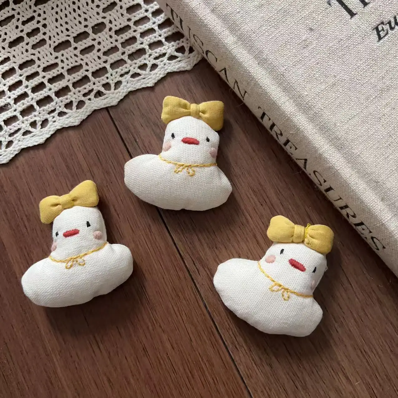 Cute Stuffed Fabric Little Yellow Duck Pin Bag Charm DIY for Shoes Hat Scarf Clothing Embellishment Set Spring Summer Premium
Cute Stuffed Fabric Little Yellow Duck Pin Bag Charm DIY for Shoes Hat Scarf Clothing Embellishment Set Spring Summer Premium