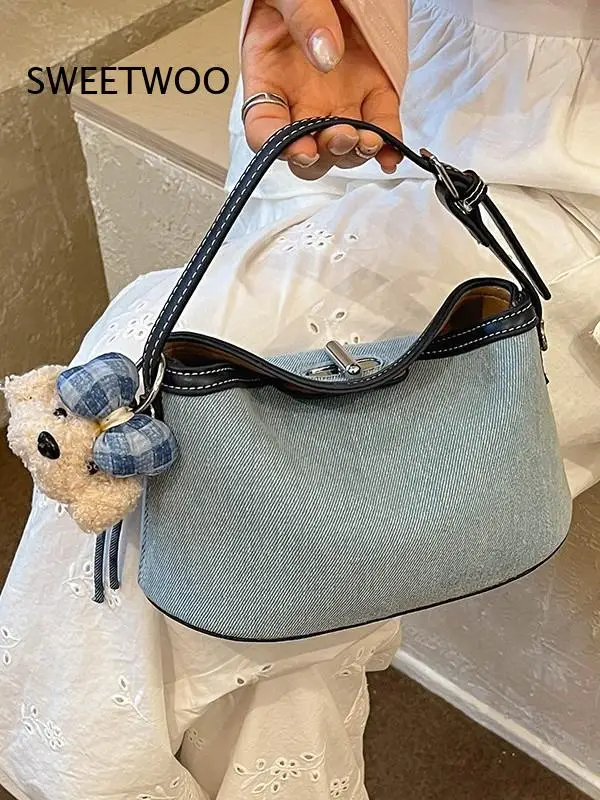 2026 Light Wash Denim Hand Held Shoulder Bag Detachable Bear Plush Charm Adjustable Crossbody Strap Daily Shopping Purse
2026 Light Wash Denim Hand Held Shoulder Bag Detachable Bear Plush Charm Adjustable Crossbody Strap Daily Shopping Purse